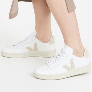 Veja V-12 Sneaker in Extra-White Sable